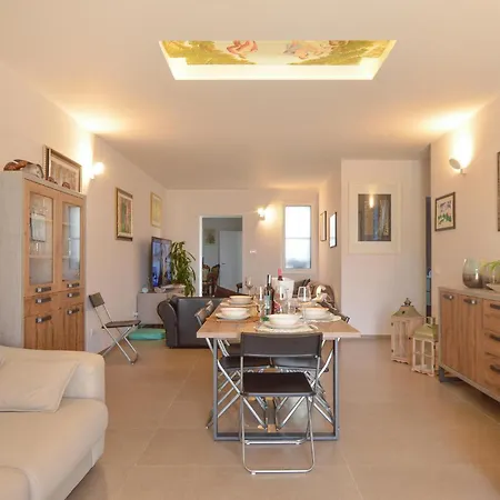 In With Kitchen Partanna